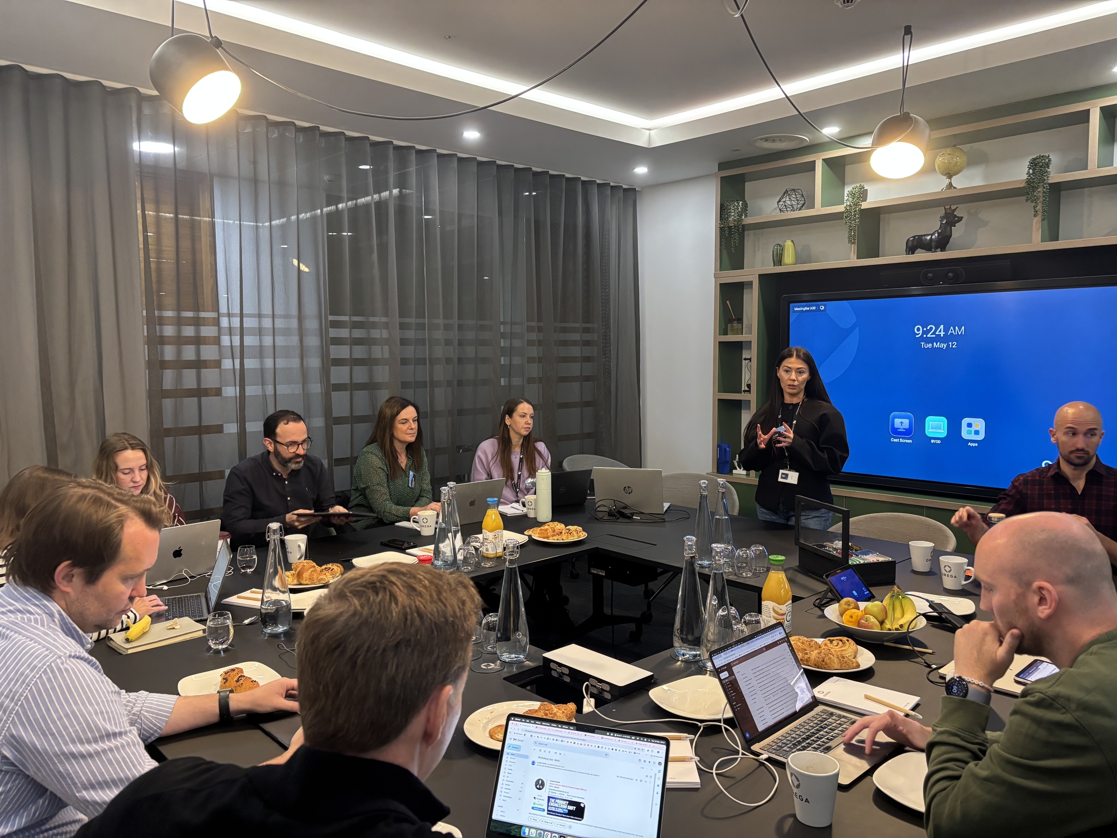 {{imageAltText(storage/images/Lou product roundtable May 2026.jpg)}}